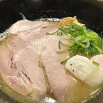 麺屋キラメキ 京都三条 - 煮干鶏白湯らーめん(並) 880円