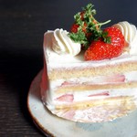 ラトリエ ドゥ アン・プレリール - プレミアムいちごのショートケーキ ¥540