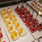 ブッフェダイニングポルト - イチゴゼリー など