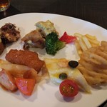 ブッフェダイニングポルト - 男の盛り付けですみません…