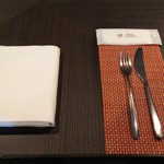 ブッフェダイニングポルト - フォークとナイフです
