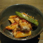 くいもんや 参場火 - お通しの、ペンネのトマトソース