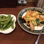 龍盛菜館 - キクラゲ、豚肉、玉子炒め ＆ 枝豆