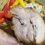 とものもと - 肉厚豚ロース、スープに突っ込むと、もはやカレーのルー状態！