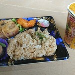 Derideriyotsuyadooriten - ハンバーグ弁当&カレーうどん