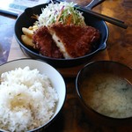 洋食ビストロ 福壱軒 - ロース豚カツ定食。