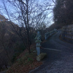 すずめ庵 - ここら辺あたりから空気
      ガラリと変わってくる