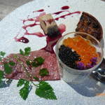 淡路島の玉ねぎムースとイクラとキャビアのせ、霜降り和牛イチボのカルパッチョ、フォアグラのテリーヌ