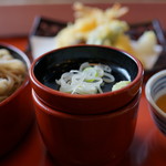 和風レストランまるまつ - 薬味、蕎麦汁