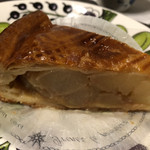 ツマガリ - 紅玉パイ。りんごがゴロゴロ入っていて食べ応えがある。パイとりんごの甘さのバランスがいい。