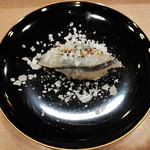 鮨処 多田 - 握り　さより 淡雪塩　※剣先いかの代替料理