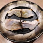 鮨処 多田 - 造り　愛媛八幡浜の白甘鯛の昆布〆　京都雲月の塩昆布添え