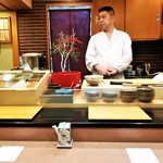 鮨処 多田 - 店内と店主