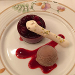 グランドエクシブ軽井沢 - ブルーベリームース、バニラアイス