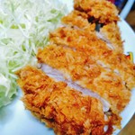 新宿さぼてん - 盛り付けした、キャベツ、手前がロース奥がヒレカツ。