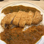 カレーピーク - ロースカツカレー 950円　手前が野菜ルー、奥がフルーツルー