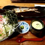 忍2 - 料理写真:冬のお刺身海鮮丼(1080円)