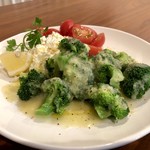 ナガタ店 - ブロッコリーとミニトマトの自家製リコッタチーズ添え