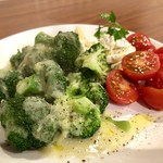 ナガタ店 - ブロッコリーとミニトマトの自家製リコッタチーズ添え