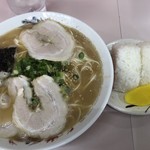 宝来軒 - ラーメン600円&おむすび一皿100円