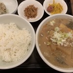 Yoshida Tonjiruten - 豚汁定食