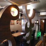 カラブー - 木のぬくもりも残しつつ、メルヘンな雰囲気漂う韓国居酒屋をイメージ