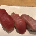 Sushi Misakimaru - 本鮪3貫盛り５８０円。もっと高価なものとは比較できませんが、とても美味しくいただきました（╹◡╹）