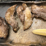 鮨処魚音 - 頰肉の塩焼き８５０円。美味しい〜（╹◡╹）。いろんな食感が楽しめて、とても美味しくいただきました（╹◡╹）