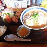 くつろぎ亭ひこべえ  - 牛骨ラーメンセット　864円