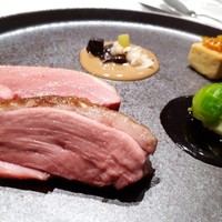 Takumi - 鴨のロティ・ポルト酒のソースと芽キャベツ・フォアグラのフレンチトースト　カルダモンとオレンジの風味・内臓と蕎麦の実・フォアグラのソース