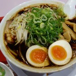 ラーメン魁力屋 - 京都漆黒醤油味玉ラーメン