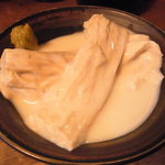 大島や - 湯葉刺し　周りは、出汁の利いた豆乳　美味ぇ～！