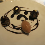 オルグイユ - シュー生地、求肥、ブランデーガナッシュ