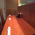 ぽん多本家 - 綺麗な重厚感あるカウンター