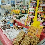 みなと市場 小松鮪専門店 - 氷河米など加工品も売ってます