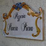 Pizzeria Pancia Piena - 店先の看板