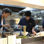 Japanese Soba Noodles 蔦 - 夜もスタッフは変わらず