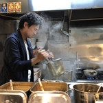 Japanese Soba Noodles 蔦 - 大西店主が夜もメインで調理します