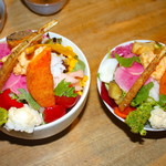 とんかつ青柳 - 20種類の具材のサラダ 大&小