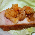 とんかつ青柳 - カツに特製具を乗せてレタス巻き 超ウマ！