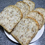 クロフトベーカリー - アマニとライ麦粒のハードトースト
