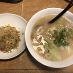 屋台ラーメン丸徳 - 上から