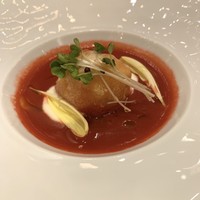 オーベルジュ・ド・リル トーキョー - 温かいボルシチとブランダードのコロッケ