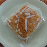 三春堂 - 瓦シュークリーム¥150-