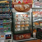 LAWSON - 料理写真:からあげクンまん