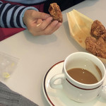 カフェテリアシンフォニー - 唐揚げと  ケーキセットのコーヒー