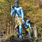 登別　石水亭 - 駐車場の親子鬼