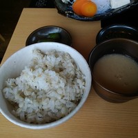 銀座しゃぶ通 マロニエゲート店 - ２、麦とろ到着（牛タン麦とろセット）