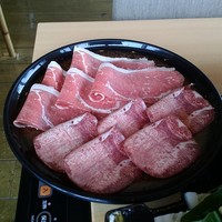 銀座しゃぶ通 マロニエゲート店 - ３、牛タンと牛ロース到着（牛タン麦とろセット）