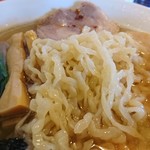 麺屋 双喜 - 麺のアップをパシャッ！この麺、ホント美味しいです。だいすきだぁぁぁ！